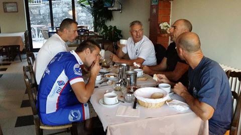 Une partie de l'équipe au petit dejeuné...