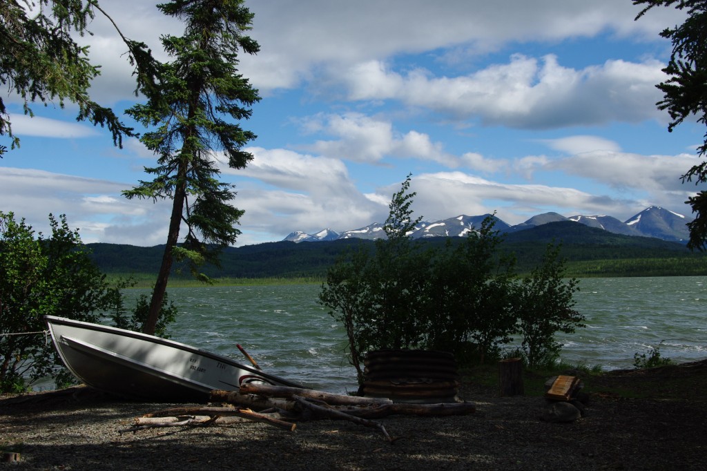Une cabane, un lac, un couple et une grande paix pour les envouter..
