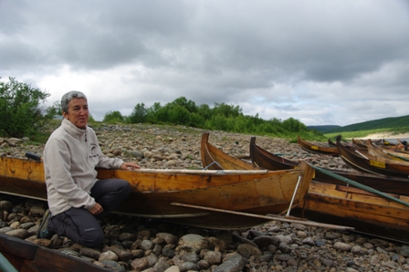 Pirogues sur les bords du fleuve Tana.