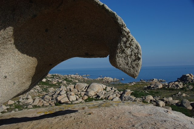     Le granit découpé méticuleusement par les tempêtes et si le vent était fils d'un sculpteur...   