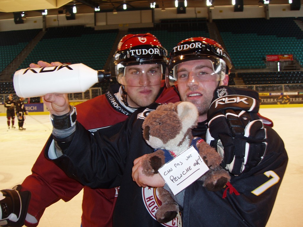 Polo Savary et Thomas Deruns essaient de me faire boire! Allez les Aigles du GSHC...