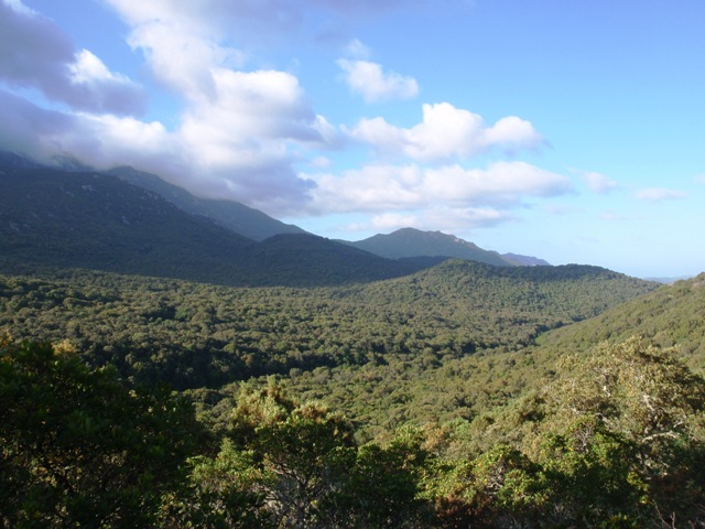 Une vallée isolée ou l'aventurier à cloche pied a écouté le bruit du silence...