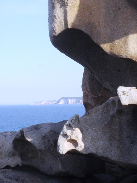 Bonifacio vu des du haut des Lavezzi.