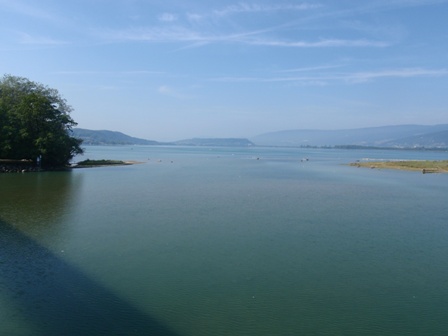 Le lac de Neufchâtel en mode estivale.