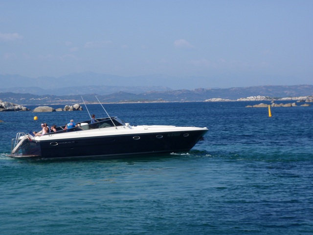 Bateau de grand luxe pour un équipage méritant.