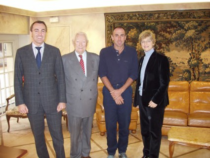 Assemblée générale de la Fondation Laureus et de l'institut de France. Jean-Christophe BEDOS, président de "Laureus". Pierre MESMER, président de "l'institut de France". Martine BROUSSE, directrice de "la voie de l'enfant". 