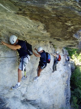 Via Ferrata, Queenstown,NZ Trois amputations différentes: Tibiale, fémorale et bi-tibiale... ... et pourtant ils grimpent!!!